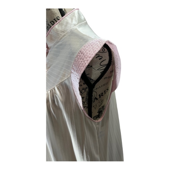 Vintage Lorraine Nightgown - Picture 5 of 9